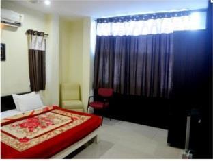 Hotel Muskan Palace อุจเจน ภายนอก รูปภาพ